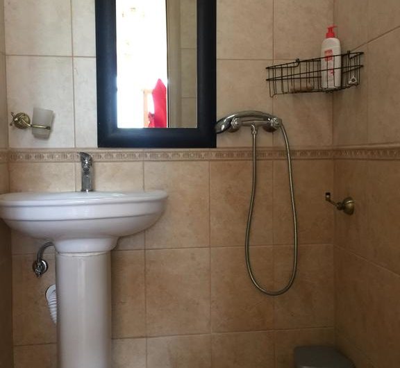 Prodaje se kuća u zagradenom kompleksu sa bazenom