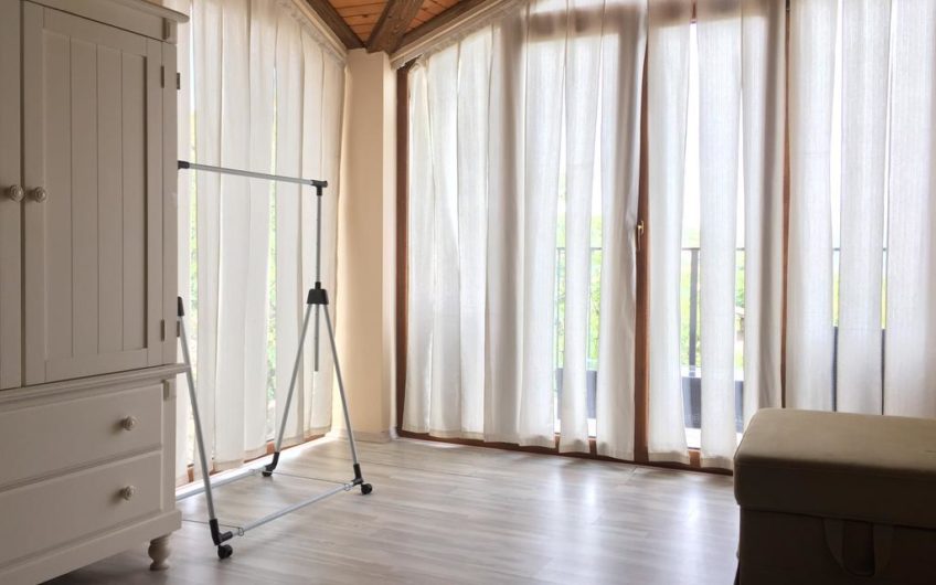 Prodaje se kuća u zagradenom kompleksu sa bazenom