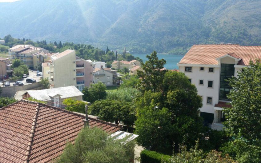 Apartment house in Dobrota, Kotor