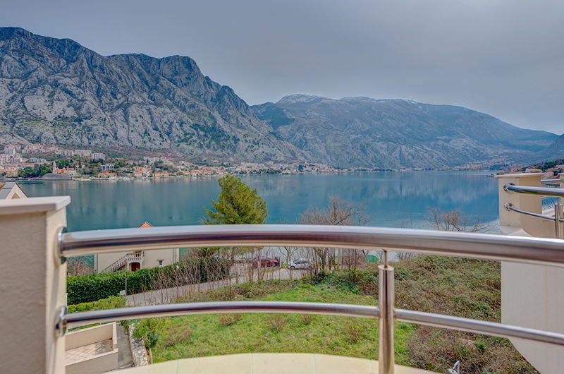 Hotel in the Bay of Kotor, 12 apartments