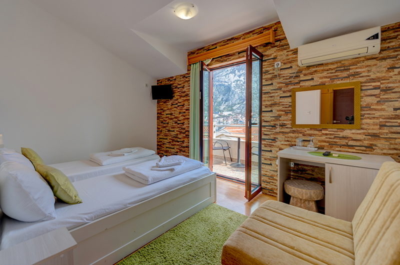 Hotel in the Bay of Kotor, 12 apartments
