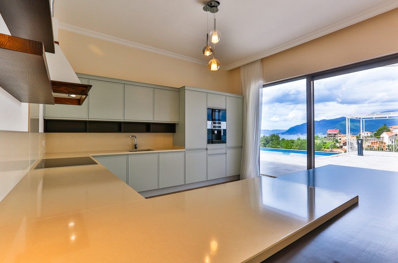 New villa in Tivat with 4 bedrooms and pool