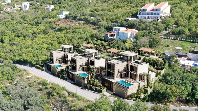 3 villas under construction in Blizikuce. Net area of each villa 438 m2