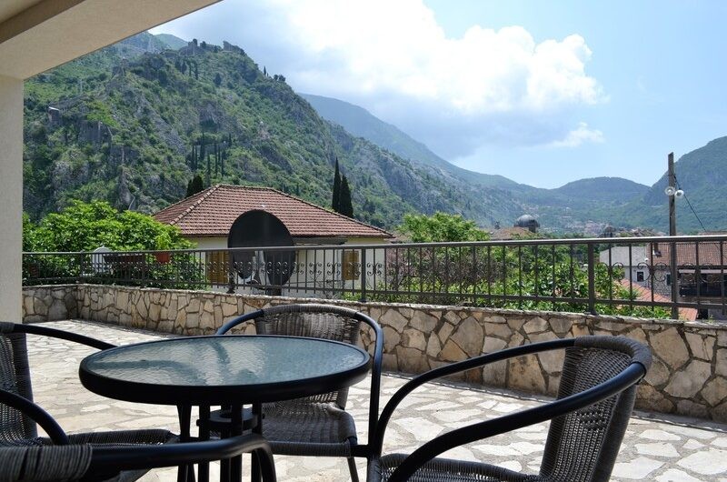 Apartment with patio and large terrace in Kotor