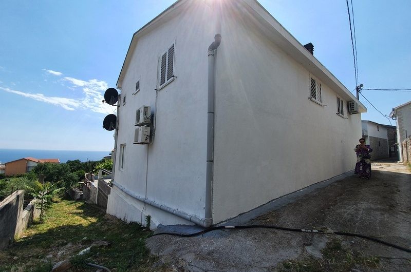 House of 250 m2 with sea views in Krimovice. Hot price – 175,000 euros!