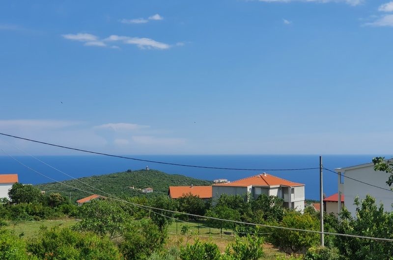 House of 250 m2 with sea views in Krimovice. Hot price – 175,000 euros!