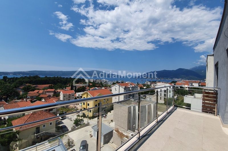 Penthouse with 2 bedrooms with sea views and Porto Montenegro