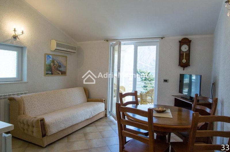 Mini-hotel on the 1st line with a plot of 2.620 m2. Bay of Kotor