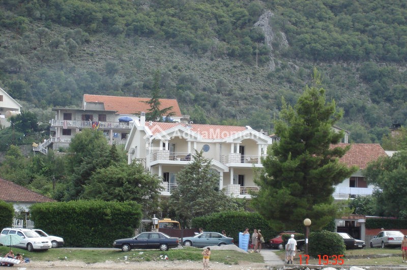 Mini-hotel on the 1st line with a plot of 2.620 m2. Bay of Kotor