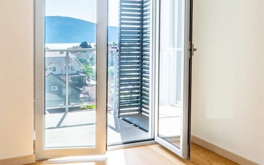 New apartment with 3 bedrooms. Tivat, Selyanovo