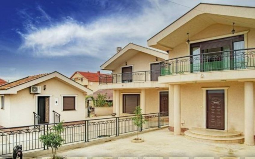 Inexpensive 3 houses in Podgorica. The best location!