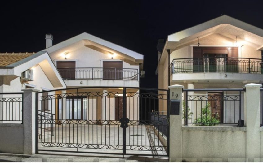 Inexpensive 3 houses in Podgorica. The best location!