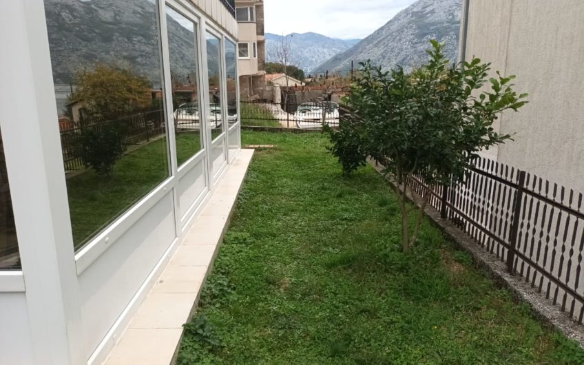 Large apartment in Prcanj with a private courtyard