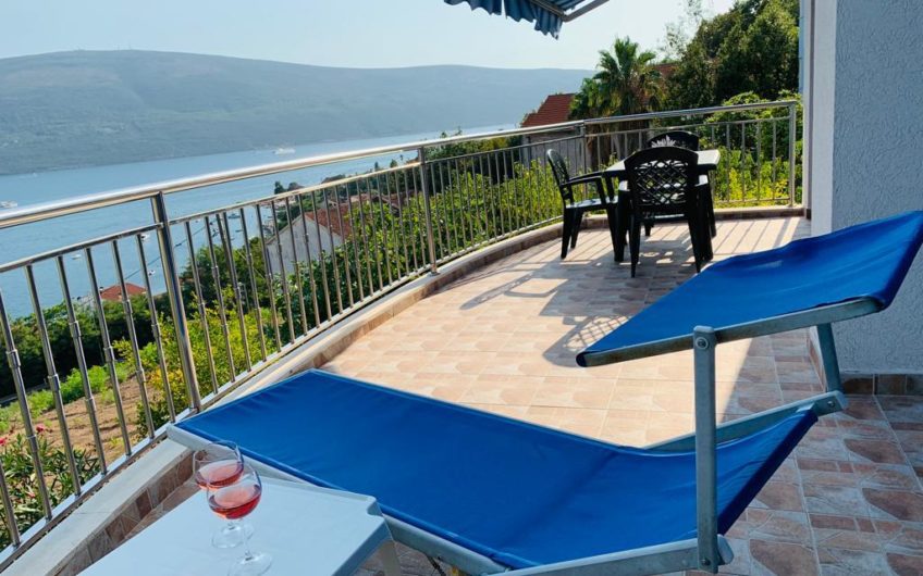 Modern house with panoramic views in Baosici
