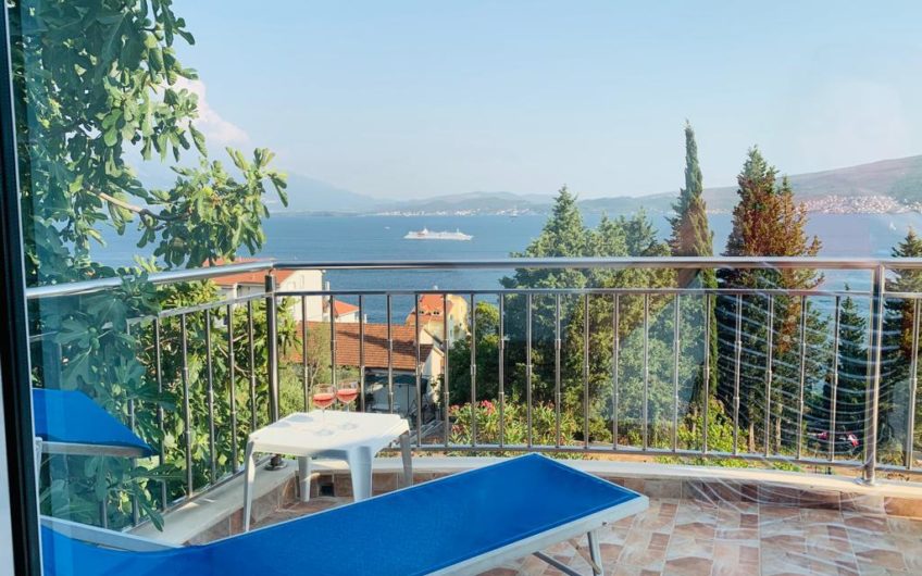 Modern house with panoramic views in Baosici