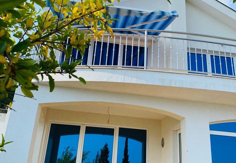Modern house with panoramic views in Baosici