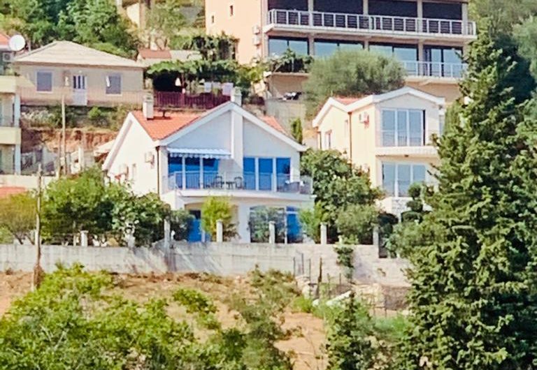 Modern house with panoramic views in Baosici