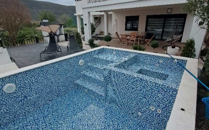 Reduced cost! 3 storey pool villa