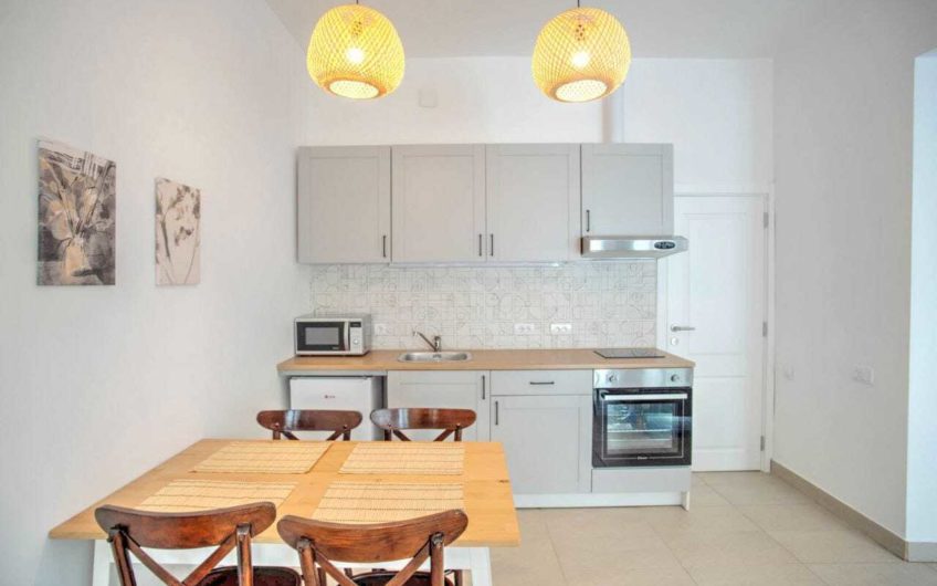 New guest house in Baosici – 20 meters from the sea