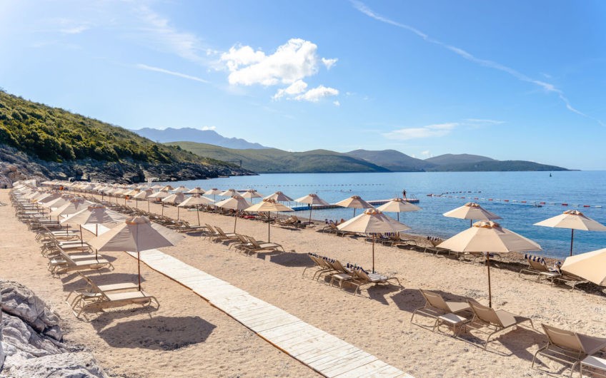 Lustica Bay Centrale – for sale in installments – 1-bedroom apartment with a yard