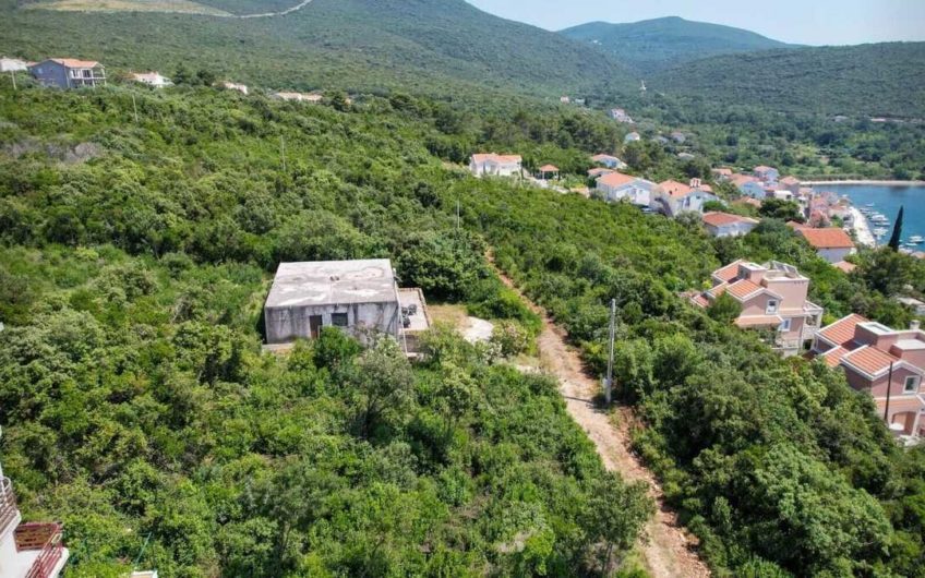Plot in Bigova for the construction of a villa