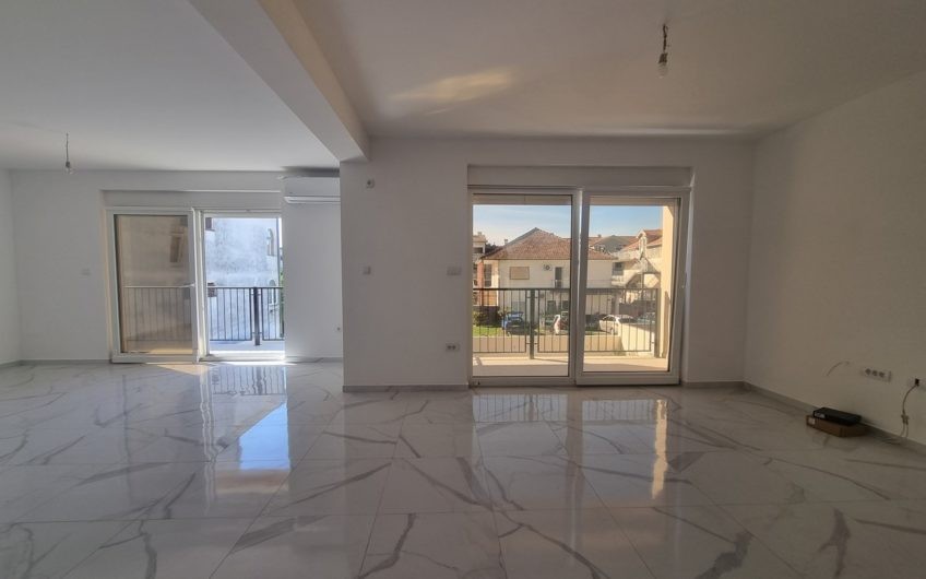 The most suitable apartment in Tivat for a large family. 2.500 euro/m2!
