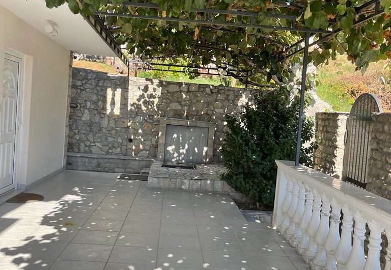 House with 5 apartments in Baosici – for living and business