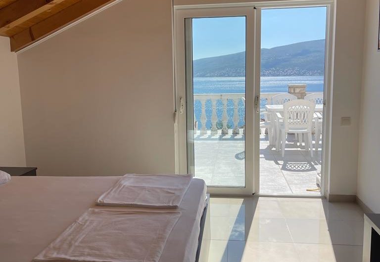 House with 5 apartments in Baosici – for living and business