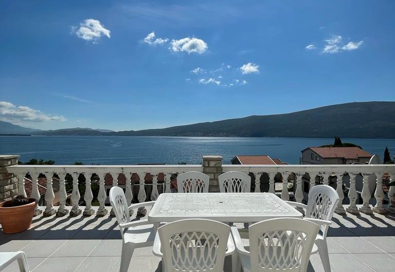 House with 5 apartments in Baosici – for living and business