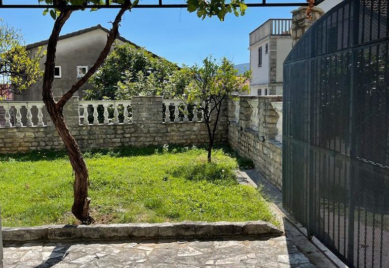 House with 5 apartments in Baosici – for living and business