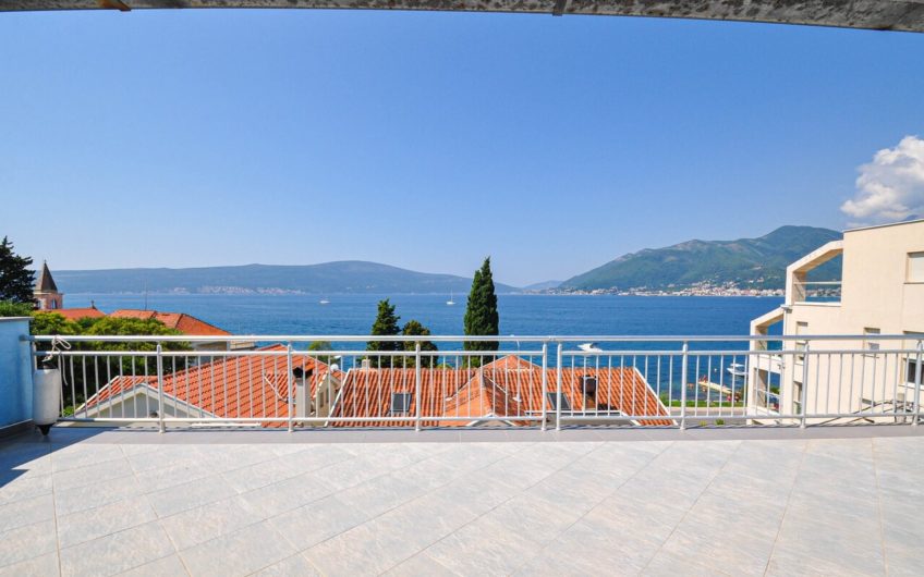 2nd row from the sea Donja Lastva – large house with construction coefficient 1.2 on the plot