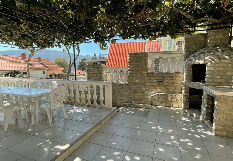 House with 5 apartments in Baosici – for living and business