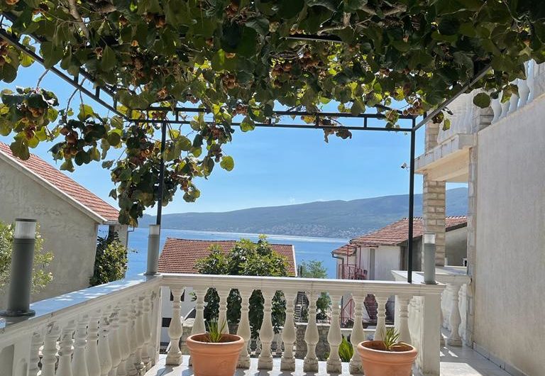 House with 5 apartments in Baosici – for living and business