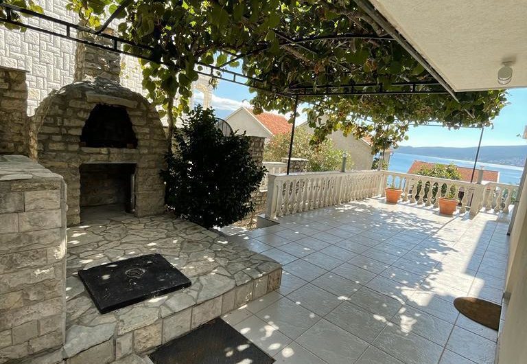 House with 5 apartments in Baosici – for living and business