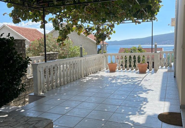 House with 5 apartments in Baosici – for living and business