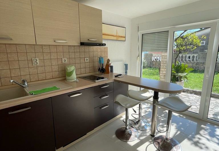 House with 5 apartments in Baosici – for living and business