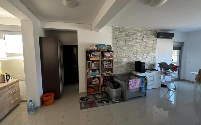Apartment in Dobrota with 2 bedrooms. Urgent sale