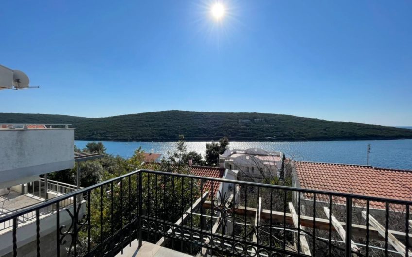 House in Bigova with garden and sea view