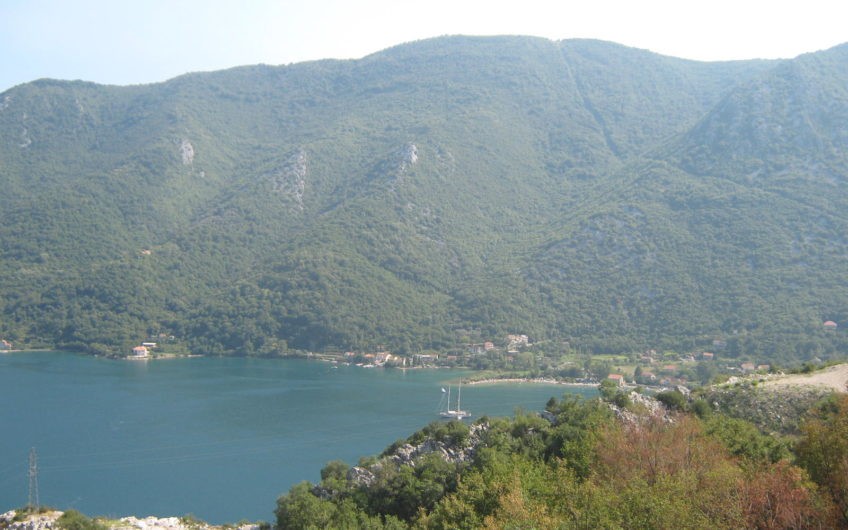 Land with an area of 16.000 m2 in the Bay of Kotor