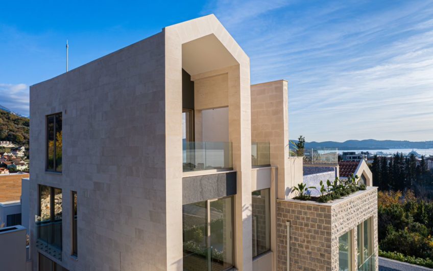 Luxury townhouse in a new complex in Tivat