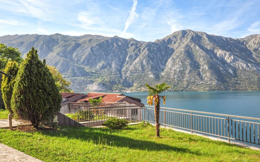 Apartment with 2 bedrooms and patio – Kostanjica, Kotor