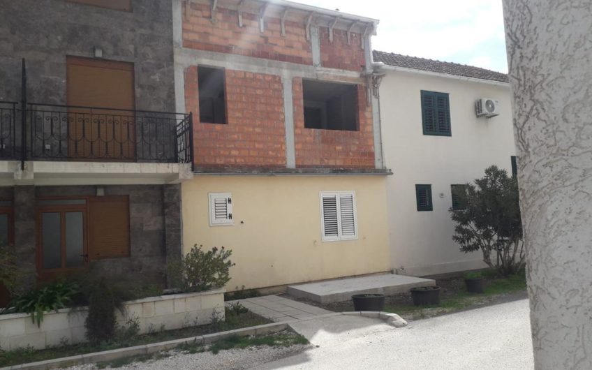 Donja Lastva Tivat – house for reconstruction. 10 meters from the sea