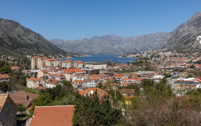 House for sale in Kotor – with views of the sea and the Old Town