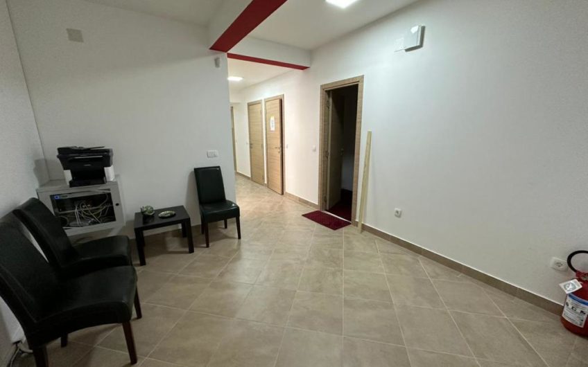 Premises of 127 m2 for sale in Becici. 2 entrances.