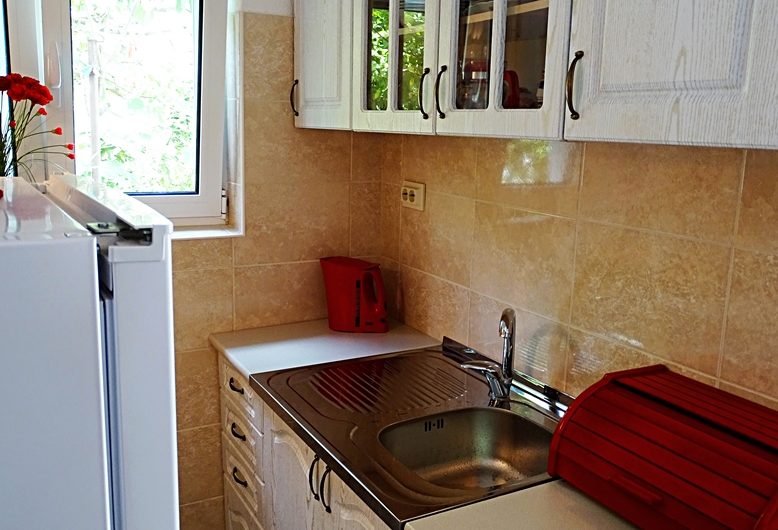 Stone townhouse for sale in Orahovac