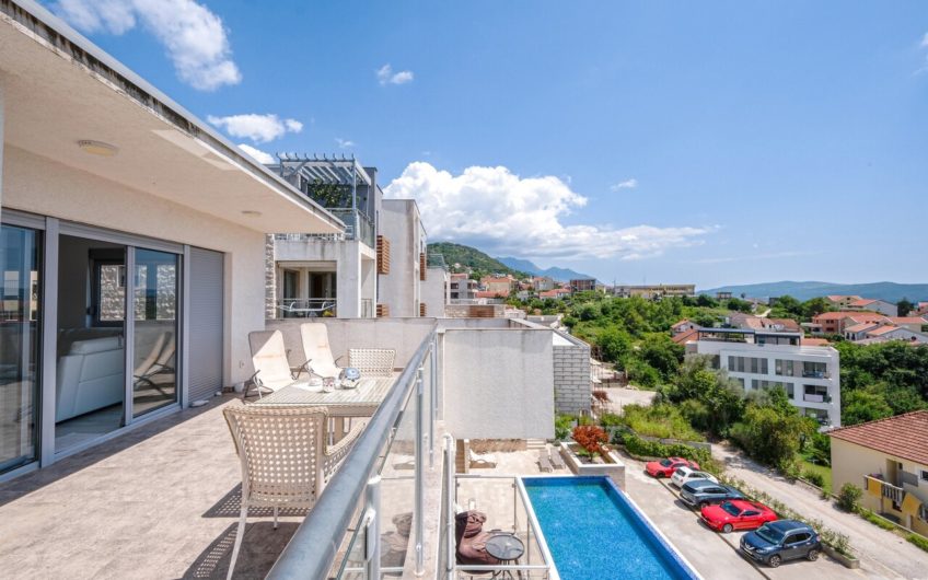 Apartment 116 m2 in a complex with swimming pools in Tivat