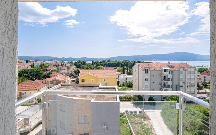 Apartment 116 m2 in a complex with swimming pools in Tivat