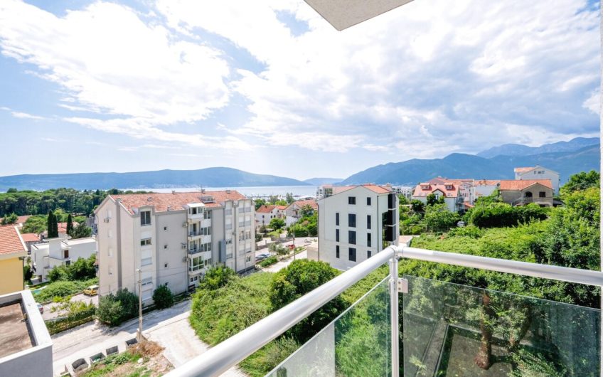 Apartment 116 m2 in a complex with swimming pools in Tivat