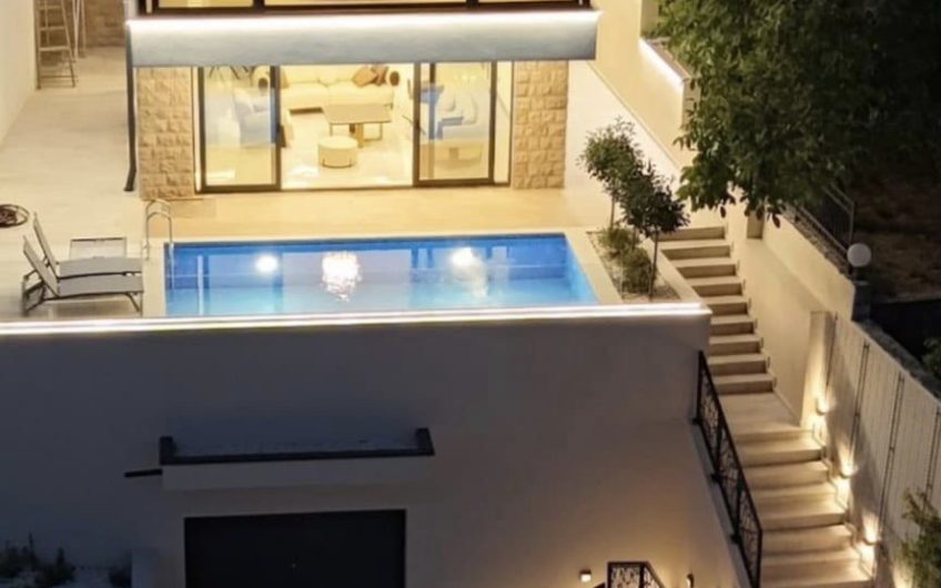 New villa in Kamenari with a beautiful sea view
