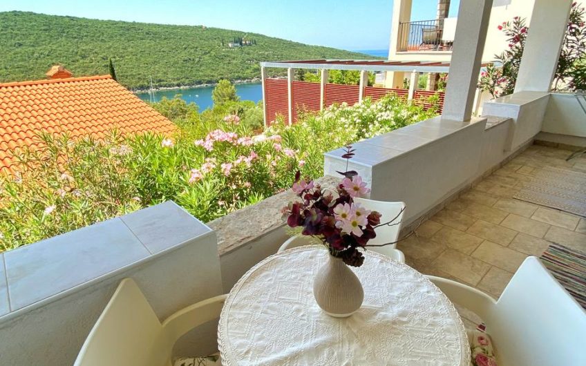 Apartment in Bigova – with 2 bedrooms and sea view